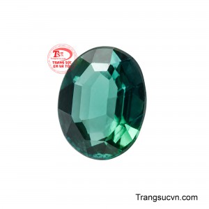 Viên đá gợi hình ảnh nguồn sáng ẩn sâu bên trong viên đá càng quan sát ở nhiều góc độ, những điểm sáng càng dần hé lộ, tạo nên sức hút kín đáo mà khó trộn lẫn.