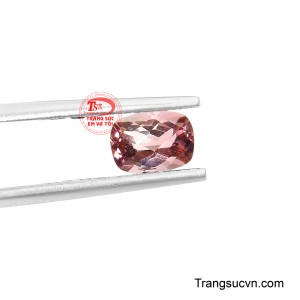Tổng thể mang cảm giác ngọt ngào, sang trọng và nổi bật, thích hợp làm điểm nhấn cho những thiết kế trang sức cao cấp, thanh lịch và mang dấu ấn riêng.