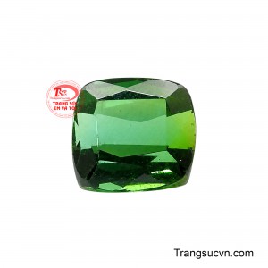 Viên Tourmaline Lục Diệp mang sắc xanh lục tự nhiên gợi liên tưởng đến những tầng lá xanh căng tràn sức sống. 