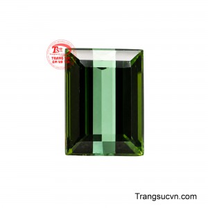 Viên Tourmaline Lục Thiên Phúc nổi bật với sắc lục tự nhiên mang chiều sâu và sức sống, tạo cảm giác thanh thoát nhưng vẫn toát lên vẻ sang trọng. 