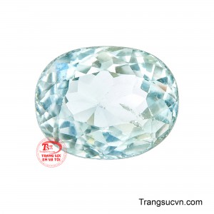 Trên bề mặt được mài giũa tinh xảo, làm nổi bật độ trong, chiều sâu và sắc màu đặc trưng mà không làm mất đi vẻ tự nhiên của viên đá. 