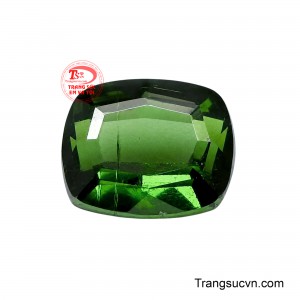 Trong chế tác trang sức, viên đá đặc biệt phù hợp làm đá chủ cho nhẫn, mặt dây chuyền, bông tai hoặc vòng tay, nhất là khi kết hợp cùng trang sức vàng. 