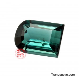 Các giác cắt được mài giũa sắc nét giúp ánh sáng đi sâu vào lòng đá, tạo nên những mảng phản chiếu đậm nhạt đầy cuốn hút. 