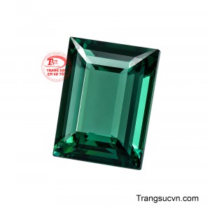 Không cần quá phô trương, viên đá vẫn tạo nên một thần thái nổi bật, phù hợp với những thiết kế trang sức cao cấp mang phong cách tinh giản, hiện đại. 