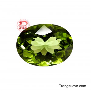 Những giác cắt được mài giũa tinh tế giúp ánh sáng len vào lòng đá và phản chiếu thành những điểm sáng sống động. 