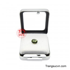 Một lựa chọn dành cho những thiết kế trang sức cao cấp, nơi sắc lục được nâng tầm thành biểu tượng của vẻ đẹp tự nhiên, sự sung túc và khí chất riêng biệt.