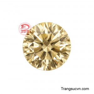 Viên Zicon Hoàng Kim Sa nổi bật với sắc vàng óng ánh, gợi liên tưởng đến lớp cát vàng được ánh nắng phủ lên, mang vẻ đẹp rực rỡ nhưng vẫn giữ nét sang trọng riêng. 