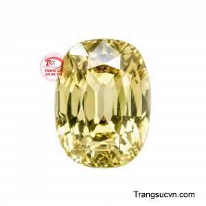 Viên Zircon Hoàng Vũ sở hữu dáng oval thanh thoát với sắc vàng phớt trong trẻo, tạo cảm giác nhẹ nhàng, tinh khiết nhưng vẫn toát lên vẻ sang trọng của một viên đá quý.