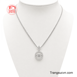 Bộ Dây Chuyền Ánh Sao Viên Mãn mang vẻ đẹp tinh khôi và rực rỡ, được tạo nên từ sự hòa quyện đầy duyên dáng giữa dây chuyền thanh mảnh và mặt dây thiết kế vòng tròn biểu tượng cho sự trọn vẹn.