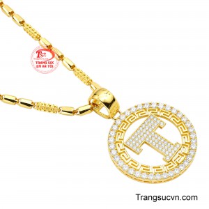Kiểu dáng cân đối, đường nét dứt khoát mang đến diện mạo vừa hiện đại vừa mang hơi hướng quyền quý. 