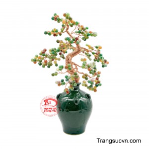 Những viên đá dạng tròn với độ bóng và độ xuyên sáng nhẹ khiến từng nhánh cây trở nên lấp lánh, tựa những chùm quả ngọc đang căng tràn sinh khí. 