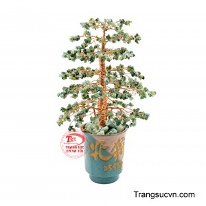 Thân cây được uốn từ những sợi dây đồng màu vàng ánh kim, tạo nên dáng thế vững chãi nhưng vẫn mềm mại, sinh động.