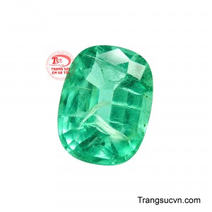 Không chỉ là một món trang sức quý giá, viên ngọc lục bảo còn là một bùa hộ mệnh, giúp xoa dịu tâm hồn và thu hút những điều tốt lành.