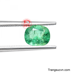 Viên emerald có giấy kiểm định là lựa chọn dành cho những khách hàng đề cao sự minh bạch và giá trị lâu dài của đá quý. 