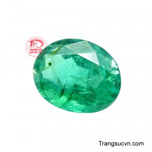 Trong quan niệm phong thủy, sắc xanh của Emerald thường gắn với sinh khí, tài lộc, sự tăng trưởng và cân bằng.