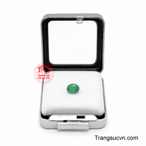 Emerald Bích Huyền vì thế mang vẻ đẹp vừa sang trọng vừa huyền bí, tạo dấu ấn riêng cho người sở hữu.