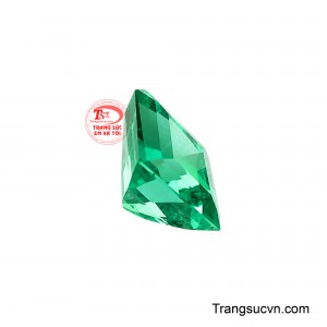 Sắc lục rực cũng mang ý nghĩa phong thủy về sinh khí, tài lộc và sự phát triển thịnh vượng. 