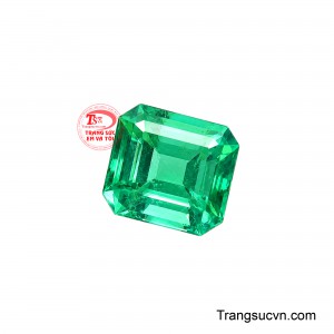 Viên đá thích hợp chế tác nhẫn, mặt dây chuyền hoặc các thiết kế trang sức Emerald cao cấp, đặc biệt phù hợp với những món trang sức cần điểm nhấn màu sắc nổi bật. 