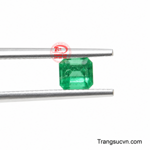 Lục Bảo Kim Tước là lựa chọn dành cho người yêu vẻ đẹp tự nhiên nhưng vẫn mong muốn một viên đá mang thần thái sang trọng, rực rỡ và khác biệt.