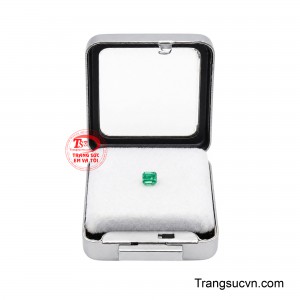 Viên emerald có giấy kiểm định là lựa chọn dành cho những khách hàng đề cao sự minh bạch và giá trị lâu dài của đá quý. 