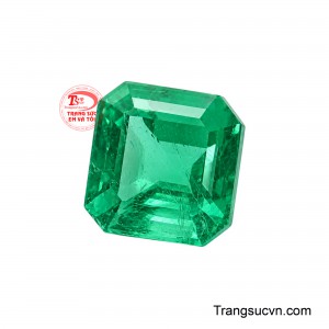 Sắc xanh lục đặc trưng của Emerald Colombia tạo chiều sâu màu sắc. 