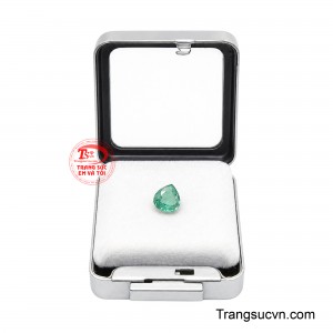 Viên emerald có giấy kiểm định là lựa chọn dành cho những khách hàng đề cao sự minh bạch và giá trị lâu dài của đá quý. 