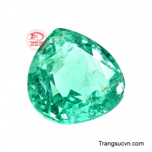 Trong phong thủy, sắc xanh của Emerald thường được gắn với ý niệm sinh trưởng, hài hòa và thu hút nguồn năng lượng tích cực. 