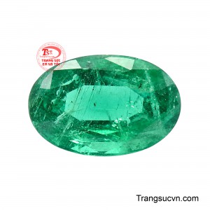 Khi kết hợp chế tác cùng trang sức vàng, Emerald tạo nên điểm nhấn sang trọng, cao cấp mang tính độc bản. 