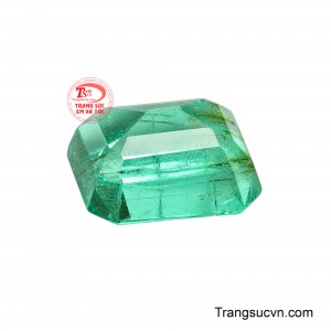 Những bao thể tự nhiên bên trong tạo nên dấu ấn riêng, góp phần thể hiện vẻ đẹp nguyên bản của viên đá.