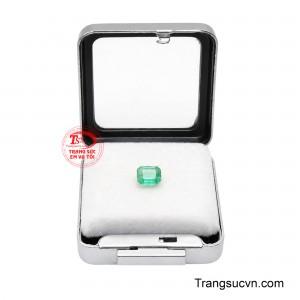 Viên emerald có giấy kiểm định là lựa chọn dành cho những khách hàng đề cao sự minh bạch và giá trị lâu dài của đá quý. 
