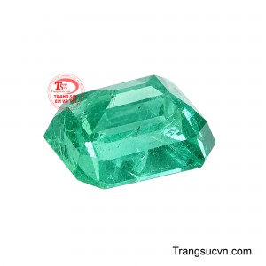 Viên emerald có giấy kiểm định là lựa chọn dành cho những khách hàng đề cao sự minh bạch và giá trị lâu dài của đá quý. 