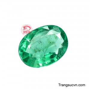 Với dáng oval mềm mại, viên đá đặc biệt thích hợp để chế tác nhẫn chủ, mặt dây chuyền nơi vẻ đẹp tự nhiên của Emerald trở thành điểm nhấn sang trọng.