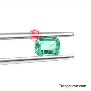 Lục Bảo Kim Quang vì thế là lựa chọn ý nghĩa để sở hữu hoặc làm quà tặng, gửi gắm lời chúc về hanh thông, sung túc và một hành trình luôn tỏa sáng.