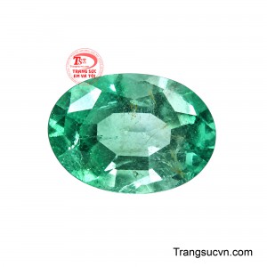 Emerald đặc biệt phù hợp để chế tác nhẫn, mặt dây chuyền, bông tai và vòng tay cao cấp, từ những thiết kế tối giản tinh tế đến các tác phẩm trang sức mang dấu ấn riêng. 