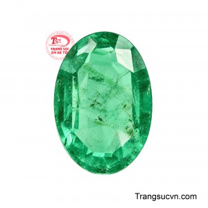 Emerald Lục Bảo Minh Nguyệt sở hữu dáng oval thanh thoát, nổi bật với sắc xanh lục tự nhiên mang chiều sâu và vẻ đẹp sang trọng. 