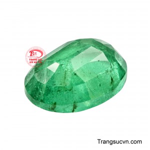 Emerald Lục Bảo Minh Nguyệt vì thế không chỉ là một viên đá đẹp mà còn mang ý nghĩa như biểu tượng của ánh sáng dẫn đường và nguồn sinh khí bền vững. 