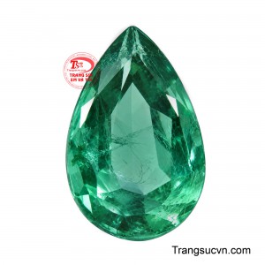 Emerald Lục Bảo Ngọc Vũ sở hữu dáng giọt nước thanh thoát, tạo cảm giác mềm mại nhưng vẫn nổi bật và sang trọng. 