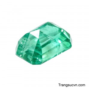 Những bao thể tự nhiên được giữ lại như dấu ấn riêng của quá trình hình thành, tạo nên vẻ đẹp chân thực và không trùng lặp giữa từng viên đá.