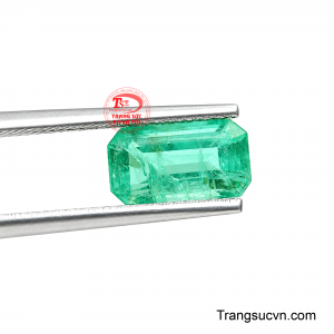 Viên emerald có giấy kiểm định là lựa chọn dành cho những khách hàng đề cao sự minh bạch và giá trị lâu dài của đá quý. 
