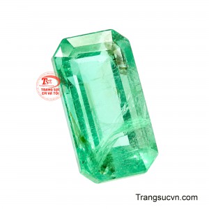 Sắc lục sáng mang đến cảm giác thanh tao, sang trọng nhưng vẫn giữ được vẻ đẹp tự nhiên đặc trưng của Emerald. 