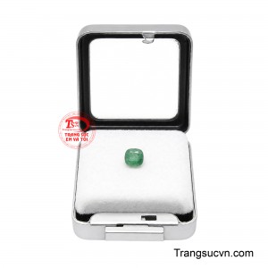 Viên emerald có giấy kiểm định là lựa chọn dành cho những khách hàng đề cao sự minh bạch và giá trị lâu dài của đá quý. 