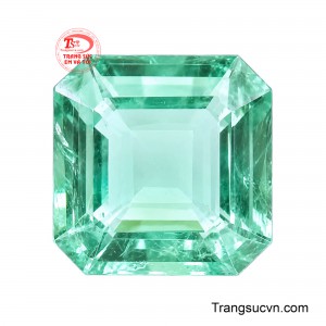 Emerald Lục Bảo Thiên Ân mang sắc xanh lục thanh nhã, tạo cảm giác trong trẻo và dịu mắt. 