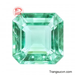 Emerald Lục Bảo Thiên Ân mang sắc xanh lục thanh nhã, tạo cảm giác trong trẻo và dịu mắt. 