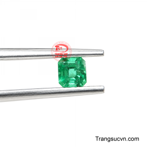 Viên emerald có giấy kiểm định là lựa chọn dành cho những khách hàng đề cao sự minh bạch và giá trị lâu dài của đá quý. 