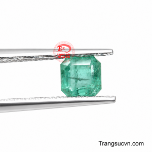 Viên emerald có giấy kiểm định là lựa chọn dành cho những khách hàng đề cao sự minh bạch và giá trị lâu dài của đá quý. 