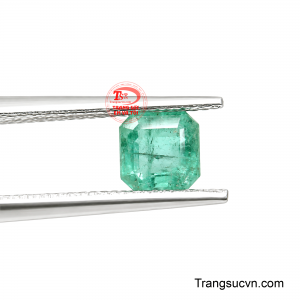 Viên emerald có giấy kiểm định là lựa chọn dành cho những khách hàng đề cao sự minh bạch và giá trị lâu dài của đá quý. 