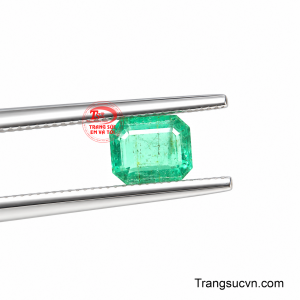 Viên emerald có giấy kiểm định là lựa chọn dành cho những khách hàng đề cao sự minh bạch và giá trị lâu dài của đá quý. 