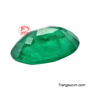 Tổng thể viên đá mang vẻ đẹp mạnh mẽ, tự nhiên và sang trọng.