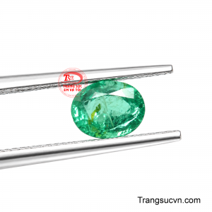 Emerald Lục Bảo Vượng Phúc mang vẻ đẹp tự nhiên, trang nhã và giàu ý nghĩa, nổi bật theo cách riêng trên từng thiết kế trang sức.
