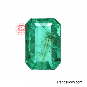 Emerald Lục Bảo Vượng Tài sở hữu dáng chữ nhật cắt góc thanh lịch, tạo nên tổng thể cân đối và hiện đại. 
